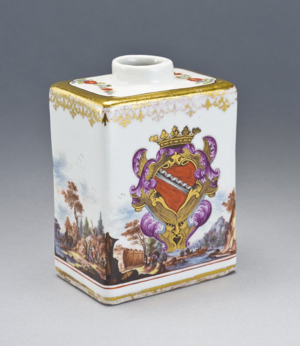 Armorial tea caddy;